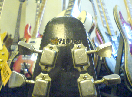 SILVERBURST_headstock